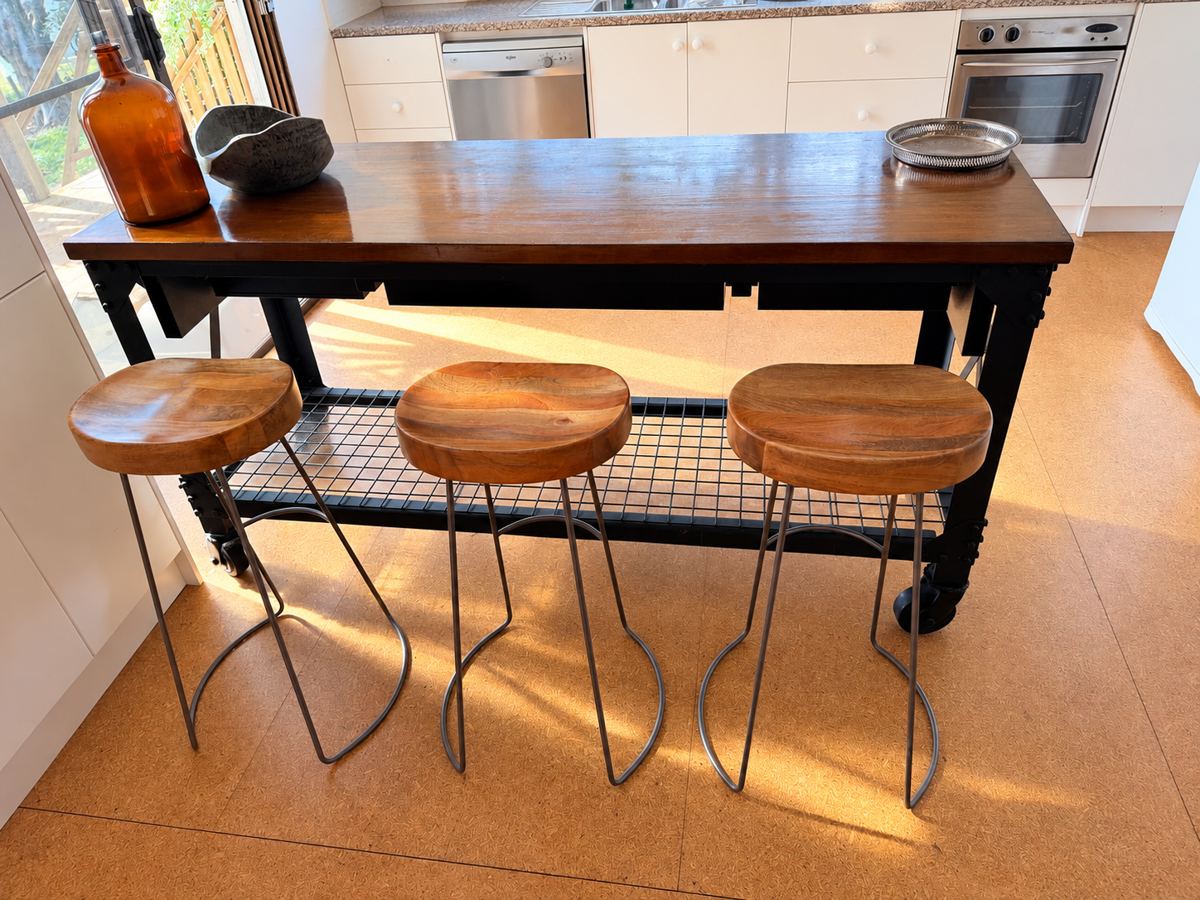 Kitchen island bench with timber stools at Sandy Feet Retreat